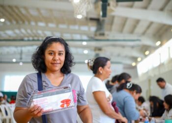 Entregan Becas “Contamos Contigo 2023”