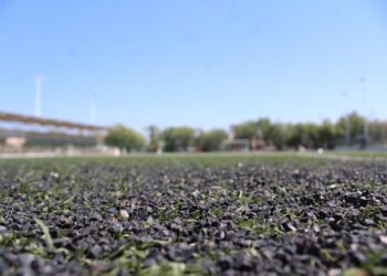 Rehabilitan canchas de fútbol y tochito