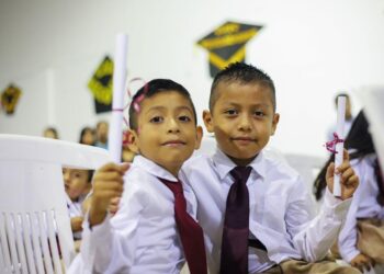 Se gradúan más de mil pequeños de preescolar de centros CAIC