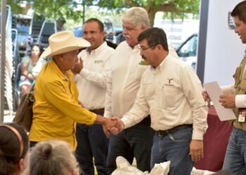 Inicia gobierno estatal la entrega de fertilizante a productores citrícolas de Güémez e Hidalgo