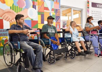 Entrega DIF Reynosa 8 sillas de ruedas