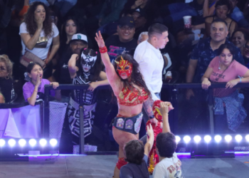 Lady Flammer aprovechó la oportunidad y le arrebató el Campeonato Reina de Reinas a Taya