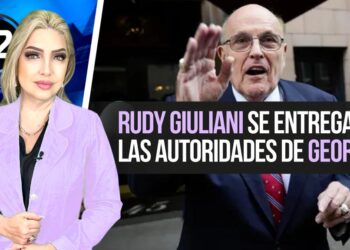 Rudy Giuliani se entrega a las autoridades