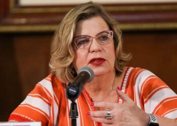Nadine Gasman pide a mujeres políticas “aguantar vara”