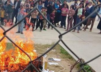 Queman nuevos libros de texto en comunidad de San Cristóbal, Chiapas