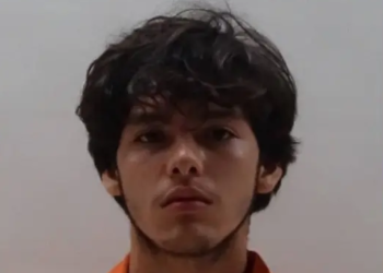 Joven golpea a su novia y la encierra en un armario