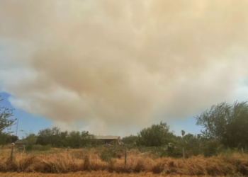 Agencias responden a un gran incendio al sur de Mission