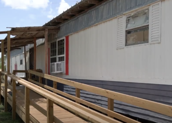 Desalojan a residentes de parque de casas móviles en McAllen