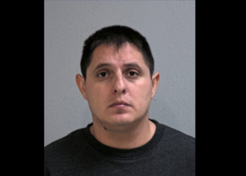 Ex administrador de academia de policía es detenido por posesión de pornografía infantil