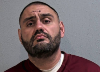 Hombre en McAllen amenaza con degollar a mujer