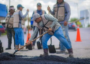 Rehabilita avenidas Gobierno de Reynosa con incesante jornada de bacheo