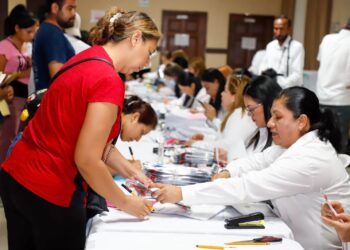 Continúa entrega de tarjetas de Becas Municipales en Reynosa