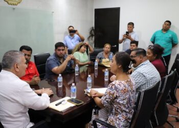 Resuelve gobernador Américo, demandas de los trabajadores de la Secretaría de Salud