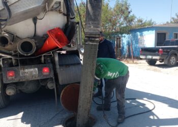 Efectuó COMAPA Limpieza de pozos en colonia Satélite