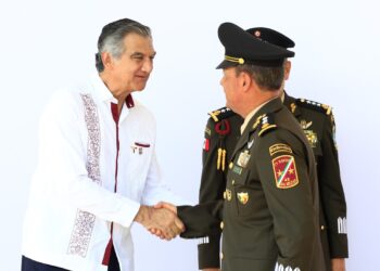 Asiste gobernador Américo Villarreal a la toma de posesión del comandante de la 48/a Zona Militar