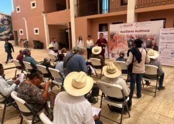 Entrega SST y DIF Tamaulipas auxiliares auditivos a adultos mayores