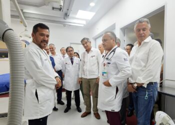 Entrega Américo equipo médico a 18 hospitales y 12 jurisdicciones sanitarias