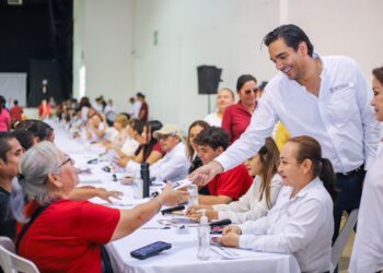 Reciben familias de Reynosa Becas Municipales “Contamos Contigo 2023”