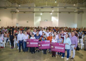 Concluyó Carlos Peña Ortiz entrega de tarjetas de Becas Municipales de Primaria