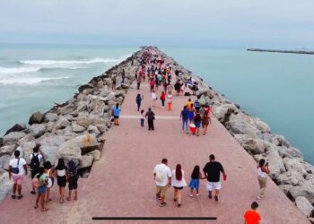 Turistas dejan derrama de 3 mil 406 mdp, durante el Verano 2023
