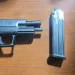 Arrestan a pollero armado