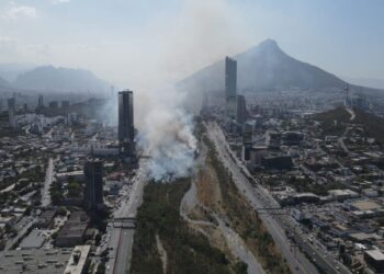 No paran incendios en Río Santa Catarina, van 16 en un mes