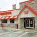 Mujer escapa de agresión sexual en un Whataburger