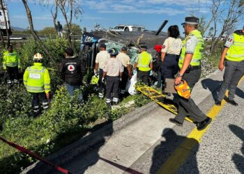 Accidente en la México-Querétaro cobra la vida de seis personas y deja 15 lesionados