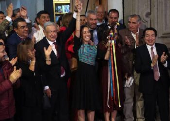 AMLO entrega Bastón de Mando a Claudia Sheinbaum