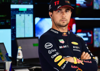 Piden vetar a Helmut Marko de Fórmula 1 por comentario xenófobo sobre “Checo” Pérez