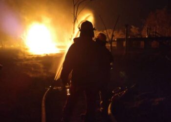 Explota ducto de Pemex en Comalcalco, Tabasco; familias son evacuadas