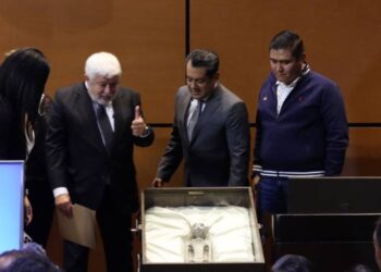 Revive Maussan en la cámara de diputados un viejo fraude de  “momias alienígenas”