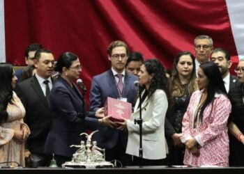 Luisa María Alcalde entrega en San Lázaro el Quinto Informe de Gobierno de AMLO