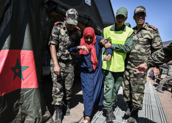 Aceleran búsqueda de sobrevivientes tras sismo en Marruecos