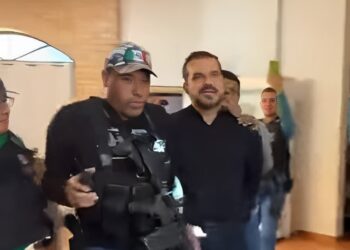 Policía irrumpe en casa de Geraldine Ponce y detienen a su jefe de gabinete