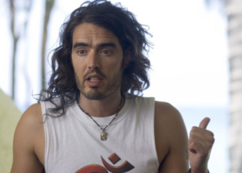 Acusan al actor Russell Brand de violación, agresiones sexuales y maltrato emocional