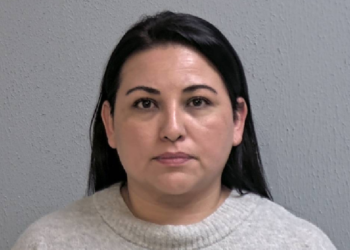 Secretaria de la preparatoria Sharyland acusada de realizar actos sexuales a un estudiante