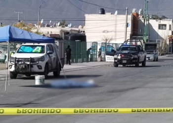 Mujer sufre infarto mientras acarreaba agua a su casa