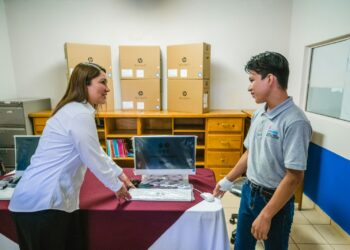 Entregan Ayuntamiento y DIF Reynosa computadoras a PANNARTI