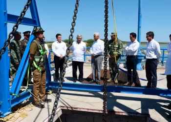 Seguirán regios sin agua, inauguran Samuel y AMLO obra incompleta
