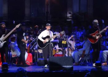 Abuchean a Yahritza y su Esencia en el Zócalo; sólo tocaron una canción