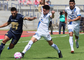 ¡Ni con ayuda divina! Pumas cayó ante Rayados con gol de último minuto