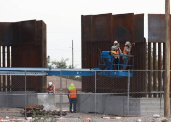 EU empieza a reforzar el muro fronterizo entre Ciudad Juárez y El Paso, Texas