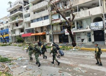 Ayuda para damnificados de Otis no fluye, a más de 40 horas del impacto del huracán