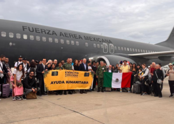 Llegan primeros mexicanos a España en puente aéreo Tel Aviv-Madrid