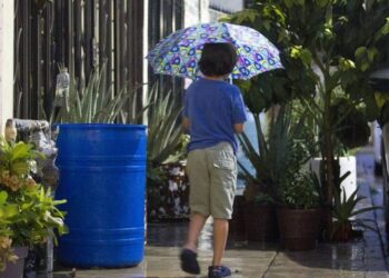 NL suspende clases en educación básica por fuertes lluvias