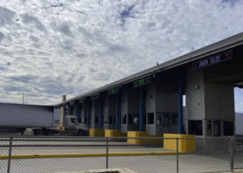 Texas suspende las inspecciones camiones comerciales en los puentes internacionales