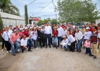 Recorrió Carlos Peña Ortiz colonia Alianza Social para apoyar a familias