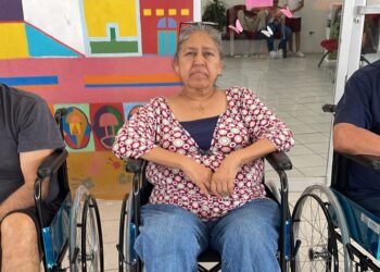 DIF Reynosa entrega sillas de ruedas