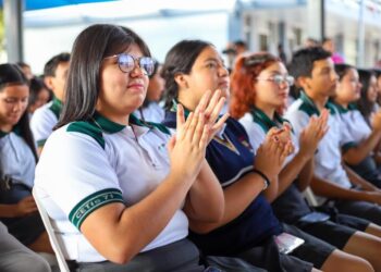 Apoya Gobierno de Reynosa con lentes ópticos a estudiantes